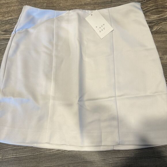 Women's Satin Mini A-Line Skirt - A New Day Cream Size 8. Zip. NWT. O - Picture 2 of 8